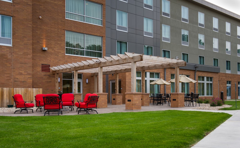 Holiday Inn Express & Suites Madison Central by IHG - photo 16