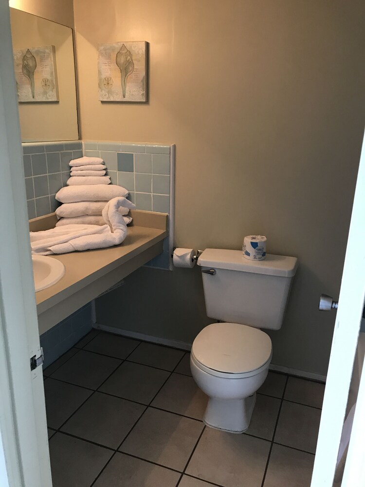 Admiral Motor Inn - photo 30