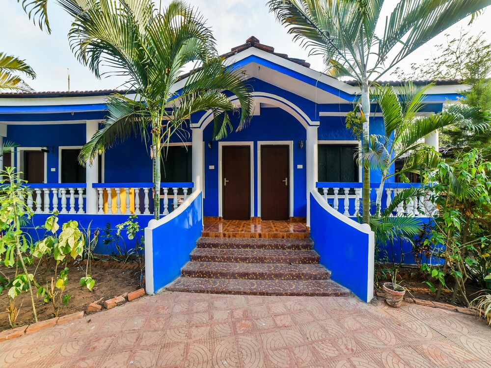 Oyo 37027 Bloo Resort in Vagator, India