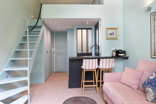 Pick A Flat's Apartment in Saint Germain des PrA s Rue Paul Louis Courier — 4-Star Luxury Hotel in Paris, France