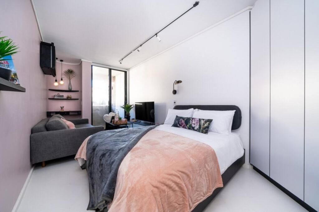 Sassy Studio in Trendy Sea Point