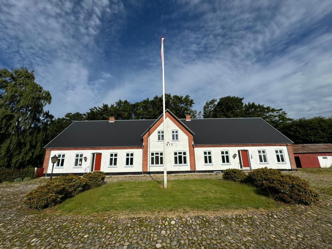Aabenterp - carbon neutral hotel in Vra