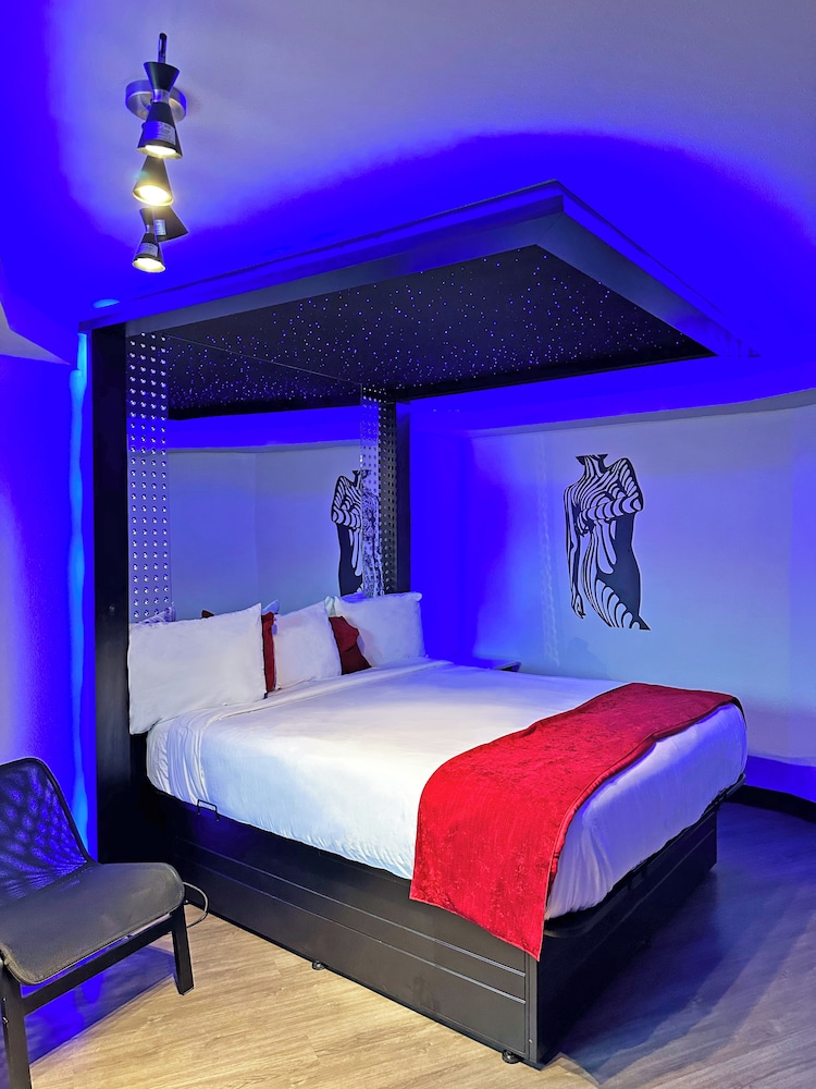 Imperial Suites Adults Only - photo 22