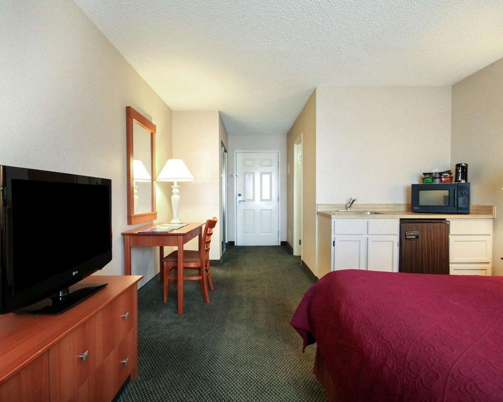 Quality Inn Airport East - photo 12