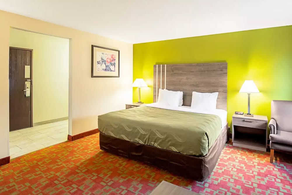 Norwood Inn & Suites Milwaukee - photo 11