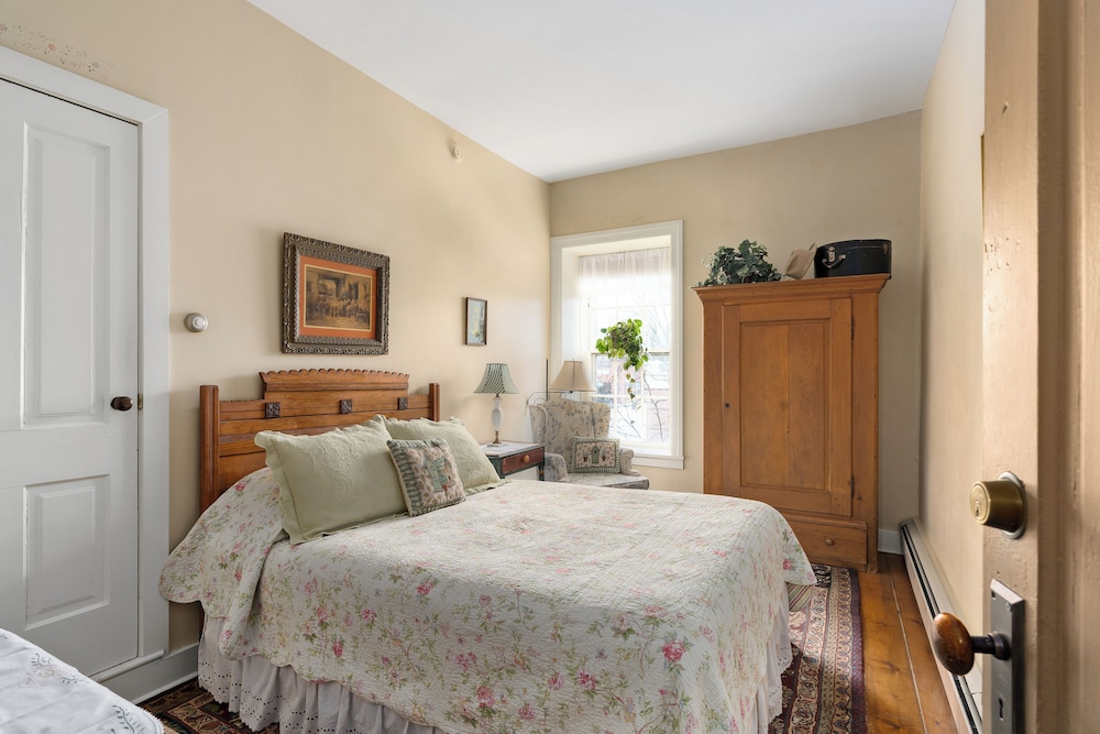 The Stagecoach Inn Bed & Breakfast and Five20 Social Stop - photo 36