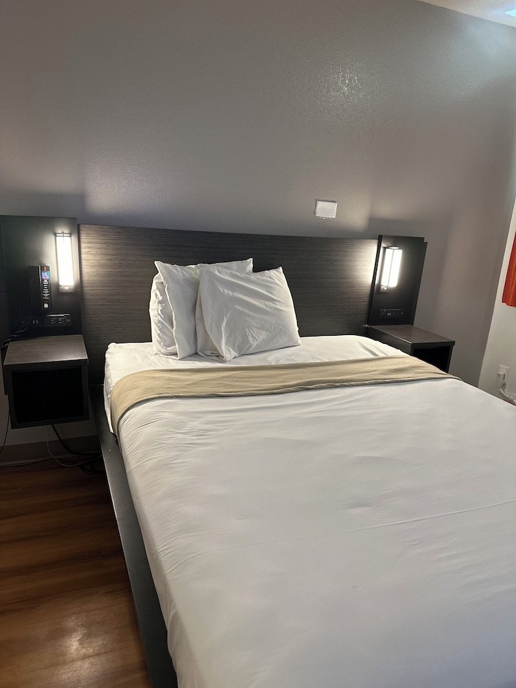 Motel 6 Gulfport - photo 21