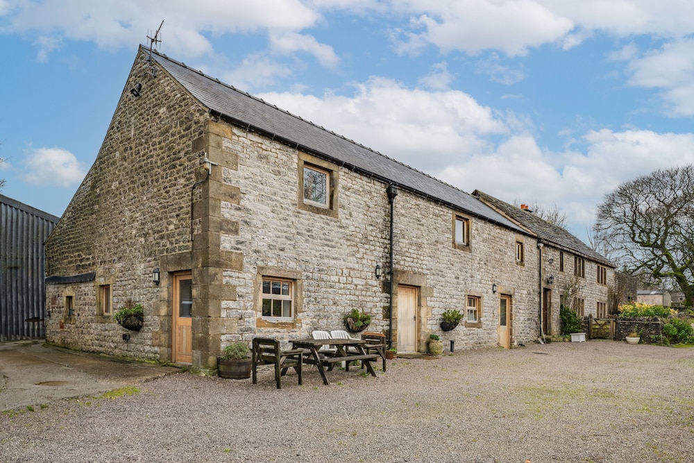 Host & Stay The Barn Upper Farm — 4-Star Luxury Hotel in Tideswell, United Kingdom