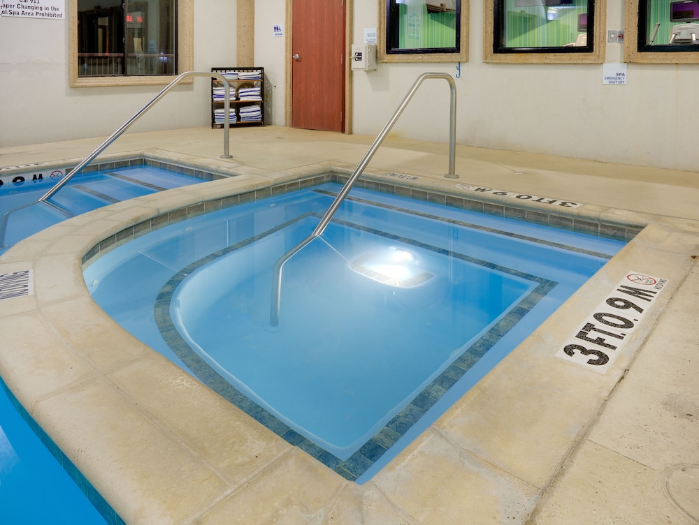 Holiday Inn Express & Suites Burleson Ft. Worth by IHG - photo 13