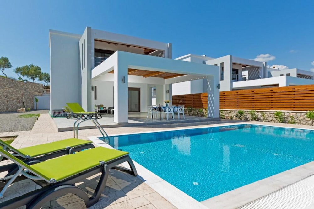 Villa Tsampikos in Rhodes — 4-Star Luxury Hotel in Rodos, Greece