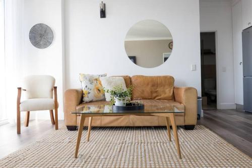 Modern trendy and comfortable 2 bedroom apartment in Cape Town