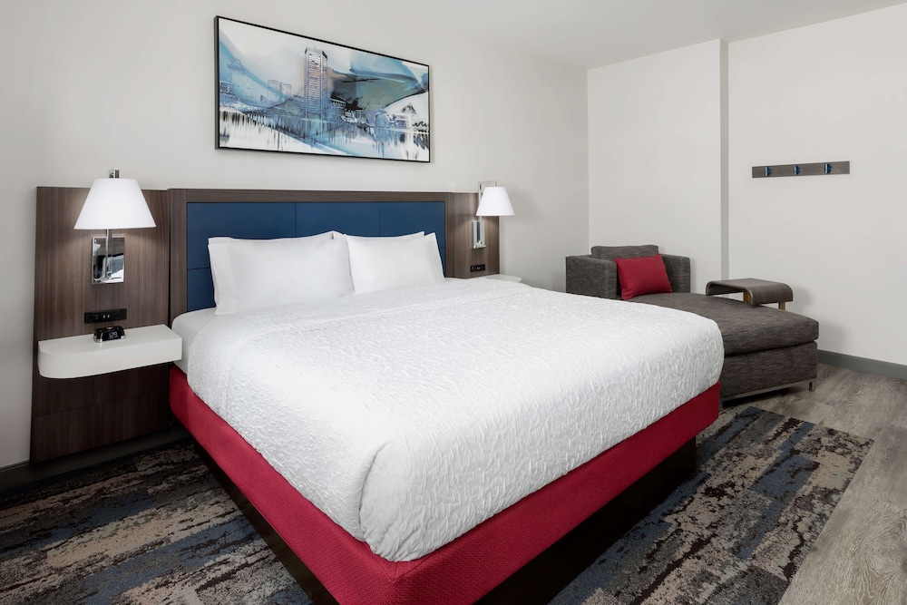 Hampton Inn & Suites Baltimore Inner Harbor - photo 16