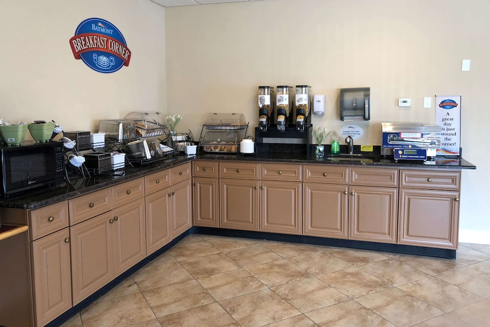 Baymont by Wyndham Latham Albany Airport - photo 22