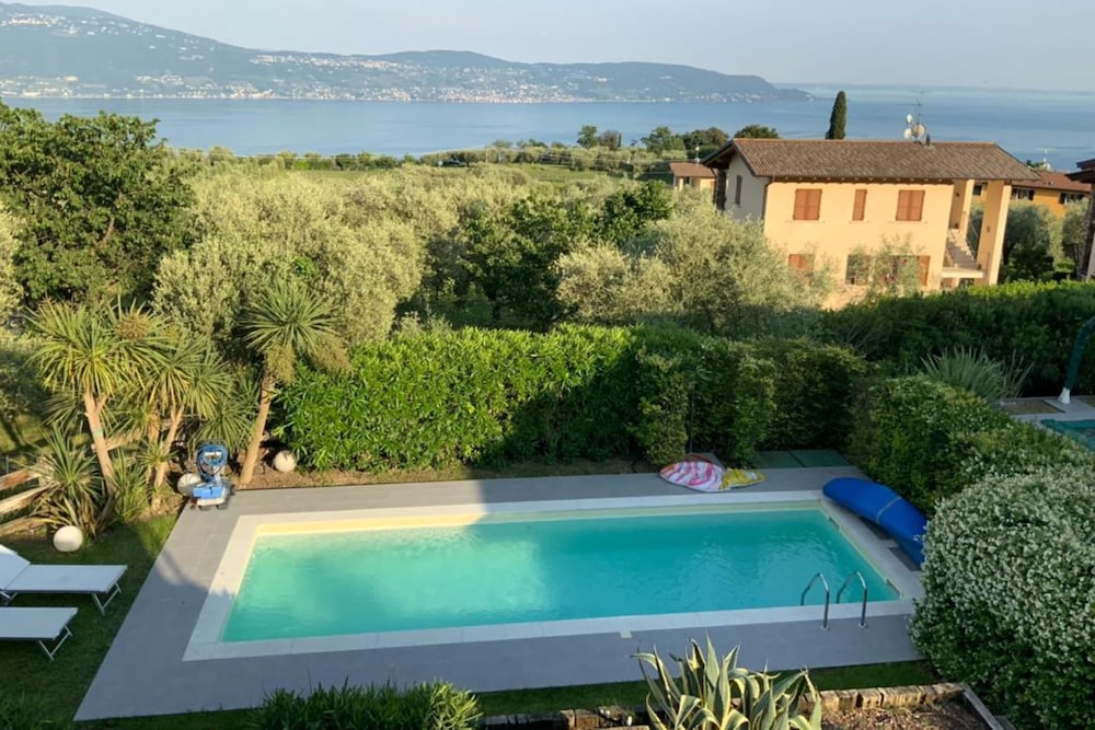 Casa Oleandri With Pool and Lake View — 4-Star Luxury Hotel in Toscolano Maderno, Italy