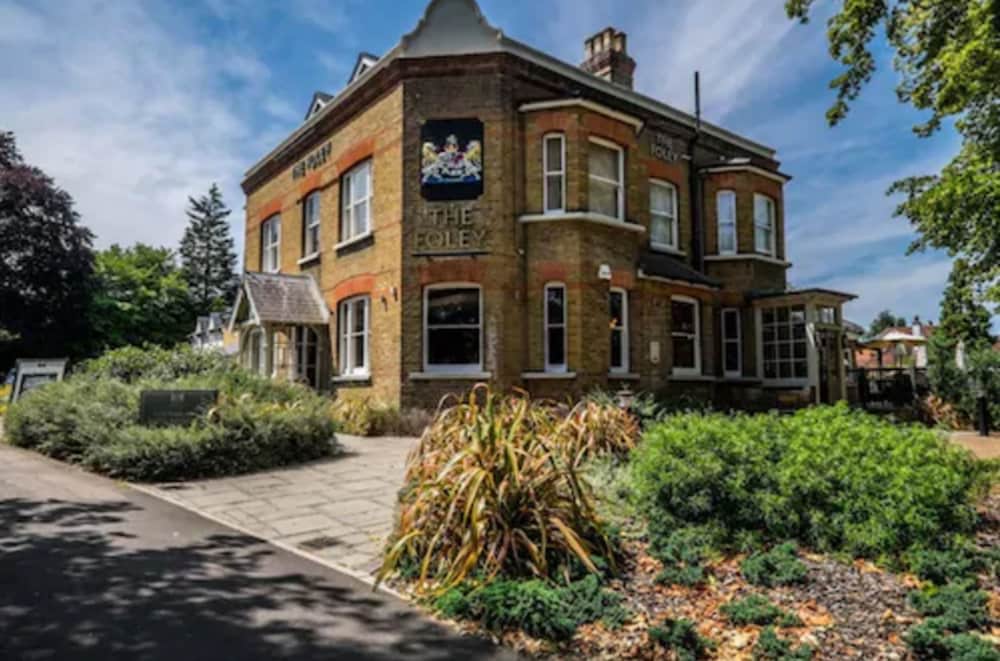 Foley Hotel — Esher — photo 2