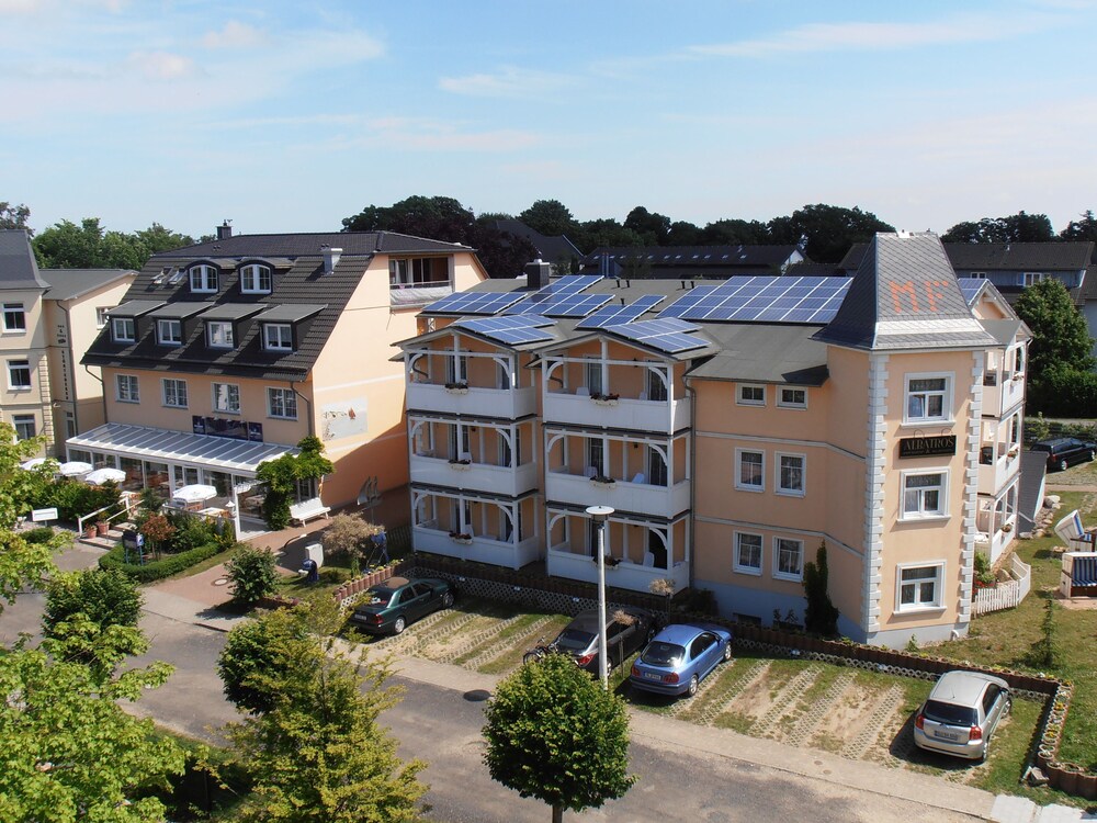 Hotel & Restaurant Albatros — hotel in Ostseebad Goehren