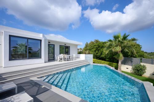 Kyamon Luxury Villa with Heated Saltwater Pool Near Chania — 4-Star Luxury Hotel in Chania, Greece