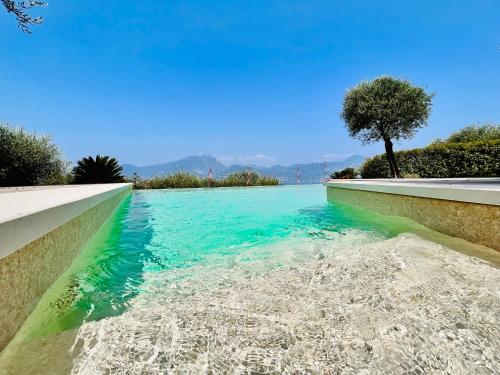 Villa Adriana — 4-Star Luxury Hotel in Torri Del Benaco, Italy