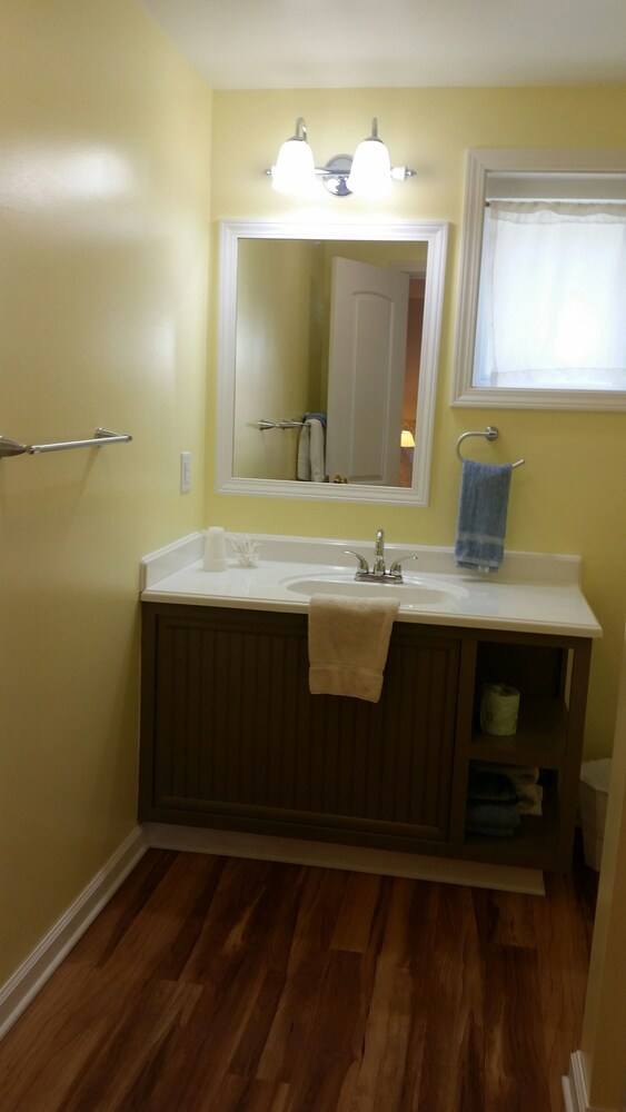 A Holiday Motel - photo 22