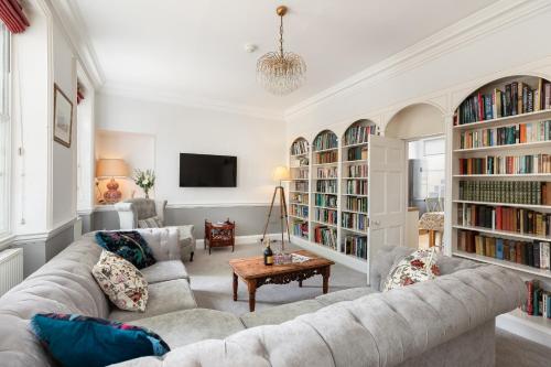 6 Bedroom City Centre Georgian Town House Abbey & Baths 2 min walk — 4-Star Luxury Hotel in Bath, United Kingdom