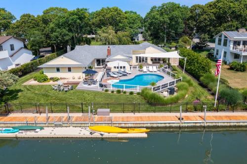 Hamptons Waterfront Shinnecock Bay — Hampton Bays
