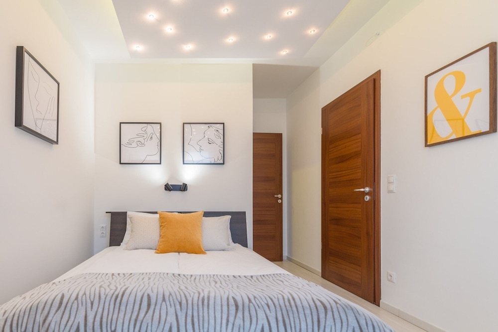Funky Breeze & Balcony — 4-Star Luxury Hotel in Budapest, Hungary