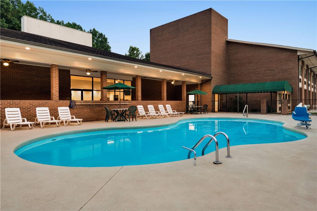 Days Inn by Wyndham Lexington - photo 6