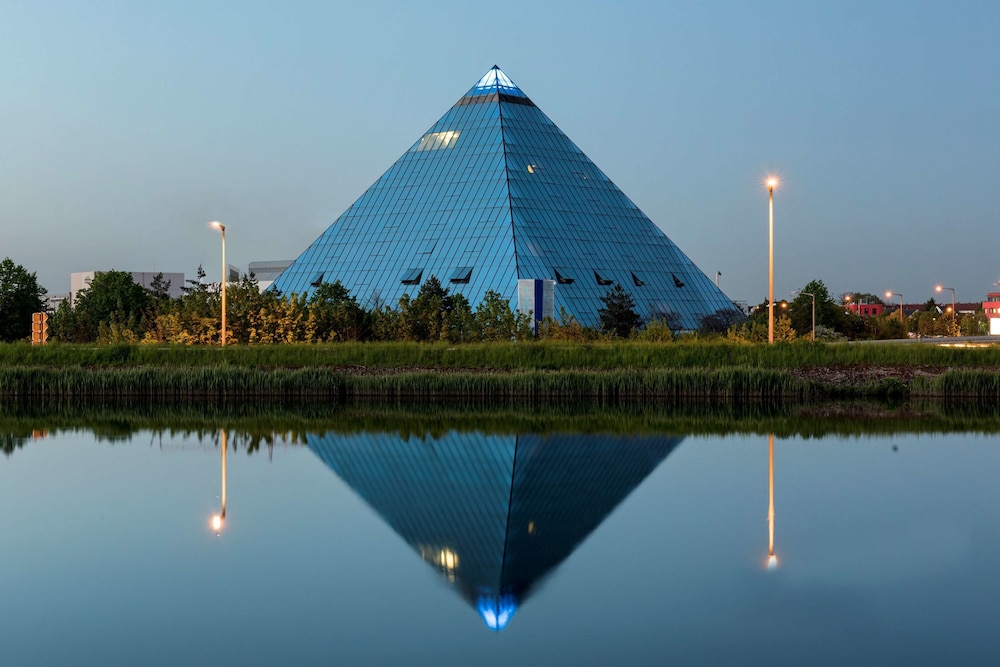 Hotel Pyramide — Furth