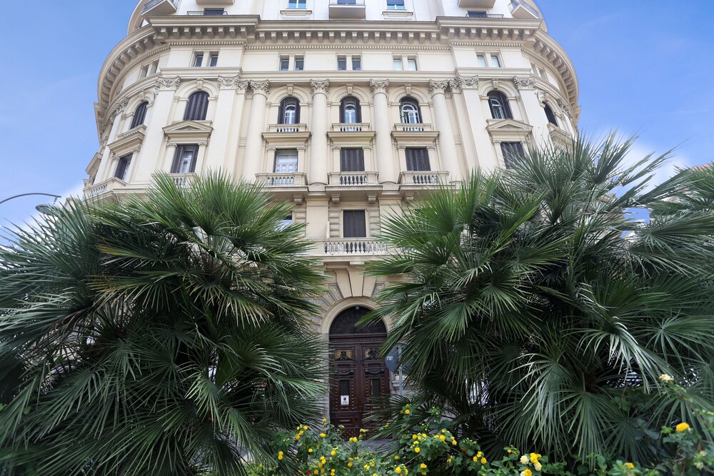 Piazza Bovio 22 - carbon neutral hotel in Naples