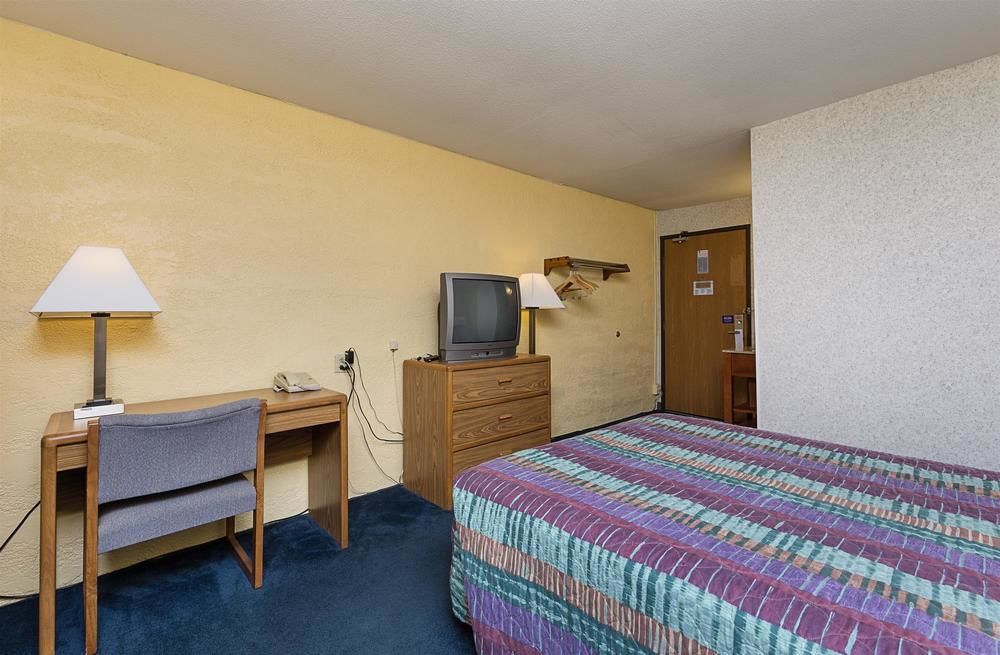 Motel 6 Moline - photo 35