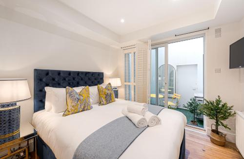 Stunning 2Bd 2Bth in Belgravia within a Quiet Courtyard — 4-Star Luxury Hotel in London, United Kingdom
