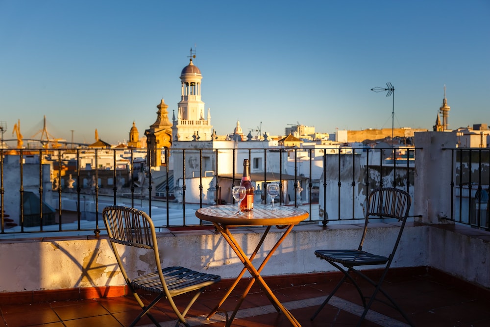 El Atico de los INGLESES by Cadiz4Rentals — 4-Star Luxury Hotel in Cadiz, Spain