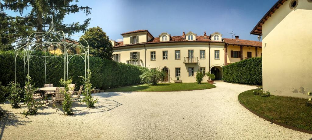 B&B Villa Ricardi — 4-Star Luxury Hotel in Moncalieri, Italy