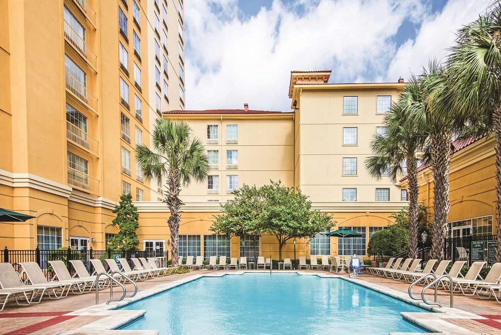 La Quinta Inn & Suites by Wyndham San Antonio Riverwalk - photo 10
