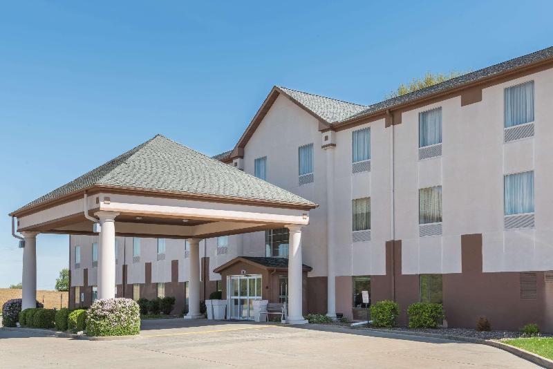 Seasons Inn and Suites Highland - featured photo