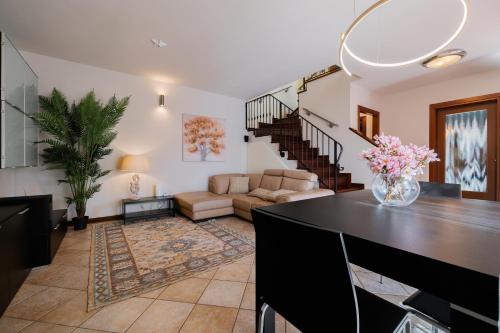 Casa di Iaio Netflix Home Cinema & Parking — 4-Star Luxury Hotel in Gorizia, Italy