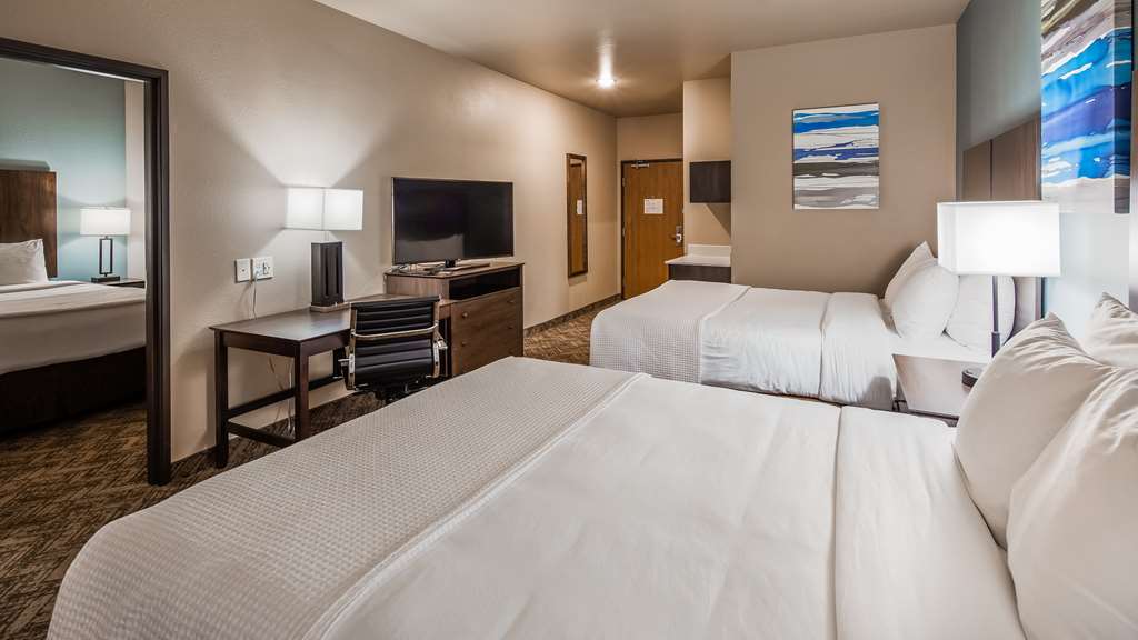 Best Western Golden Spike Inn & Suites - photo 15