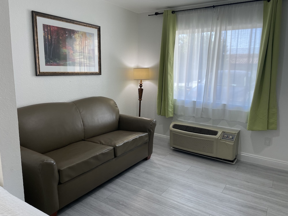 Loma Linda Inn - photo 20