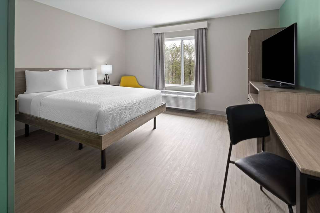 ECHO Suites Richmond West Extended Stay by Wyndham - photo 41