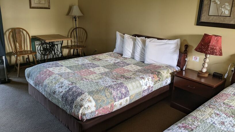 The Meadowlark Inn - photo 19