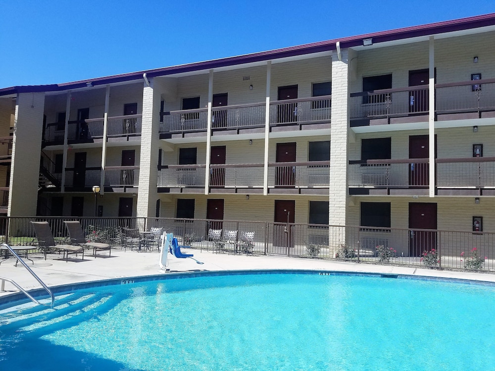 South Houston Inn & Suites Hobby Airport I 45 - photo 11