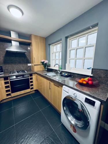 Queens Townhouse 4 Bedrooms Sleeps 9 — 4-Star Luxury Hotel in Whitehaven, United Kingdom