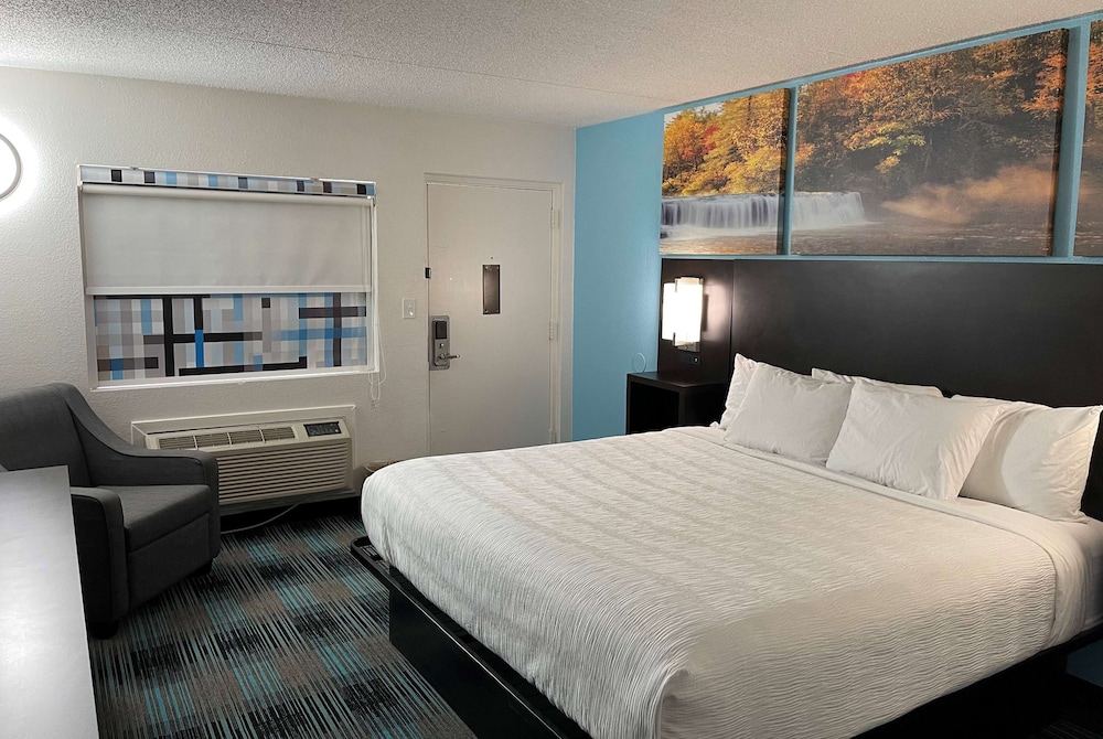 Days Inn by Wyndham Calhoun GA I 75 and US 41 - photo 8