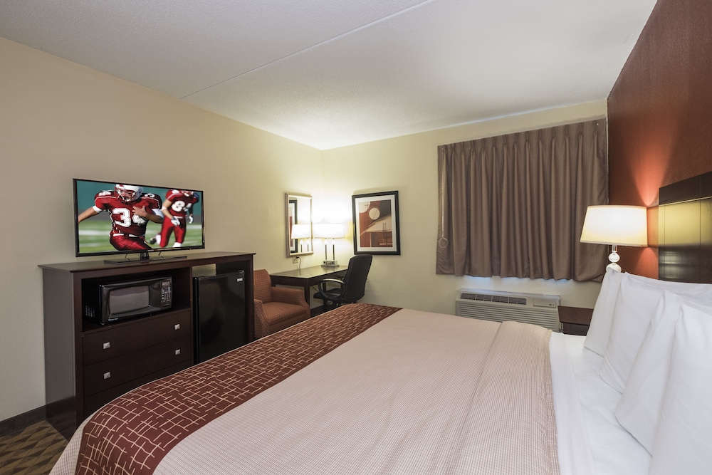Red Roof Inn & Suites Cincinnati North Mason - photo 12