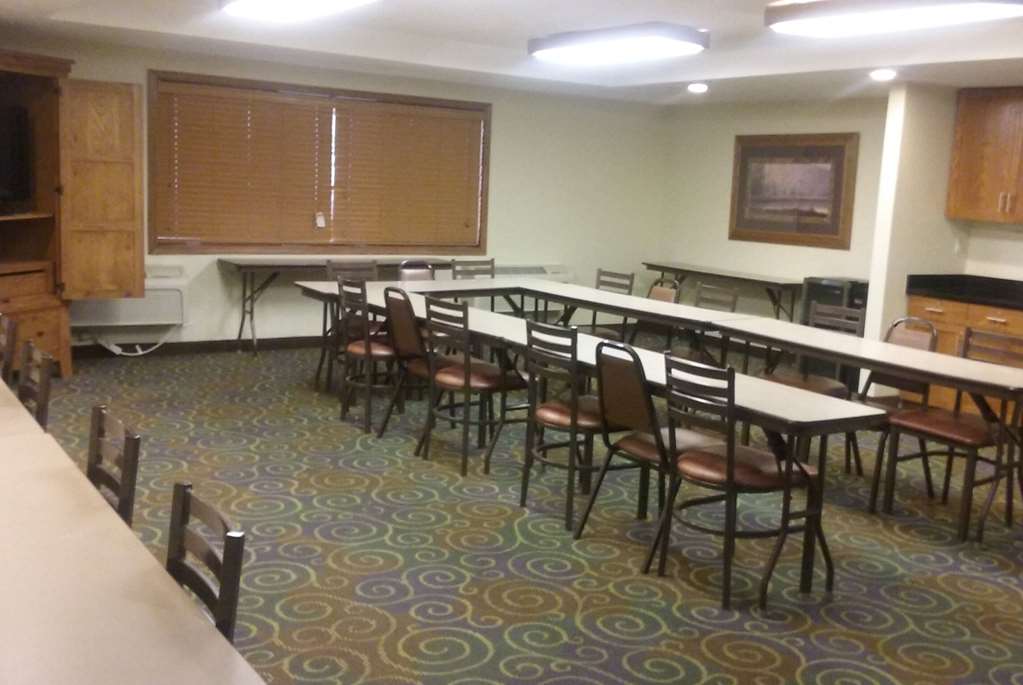 AmericInn by Wyndham Kewanee - photo 16