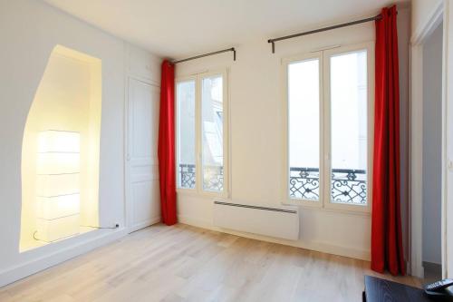 Cosy Apartment 1br 3p Rue du Bac — 4-Star Luxury Hotel in Paris, France