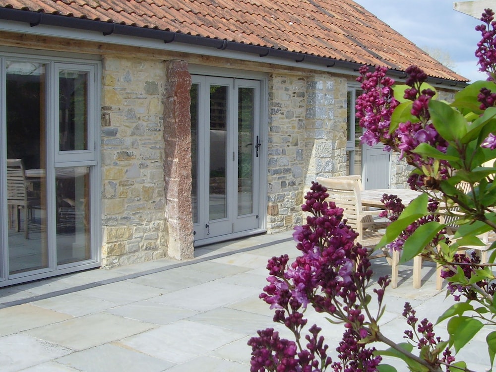 Pear Tree Cottages - carbon neutral hotel in Wedmore