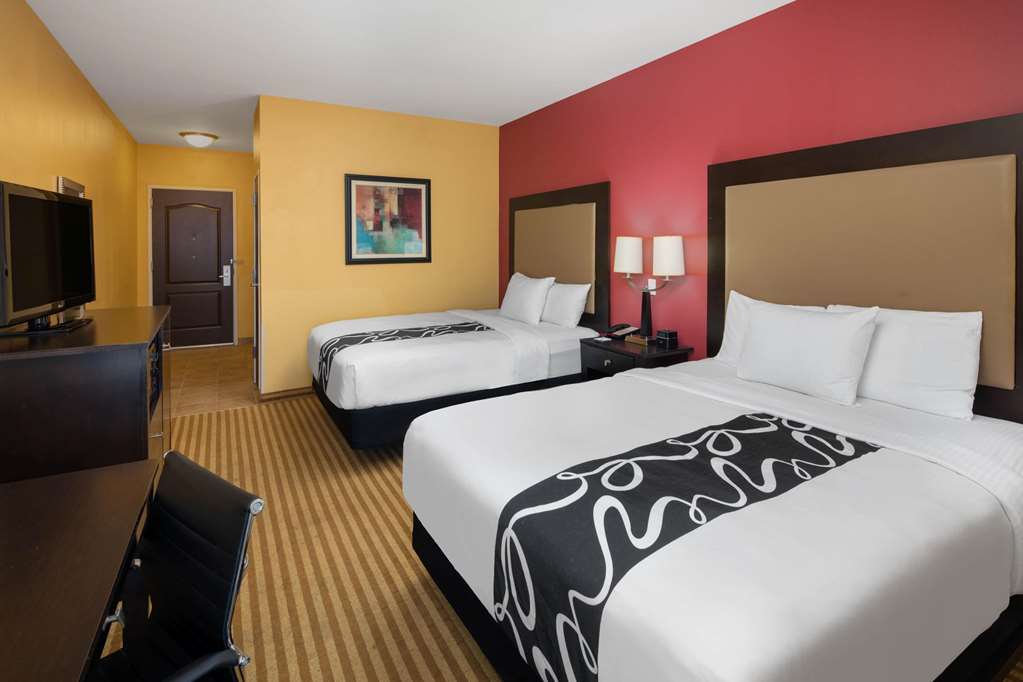 La Quinta Inn & Suites by Wyndham Atlanta Union City - photo 39