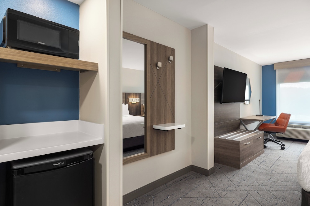 Holiday Inn Express Fayetteville Fort Bragg by IHG - photo 14