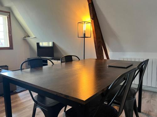 Le Heros Central Familial Spacieux Parking Public Proche in Arras, France